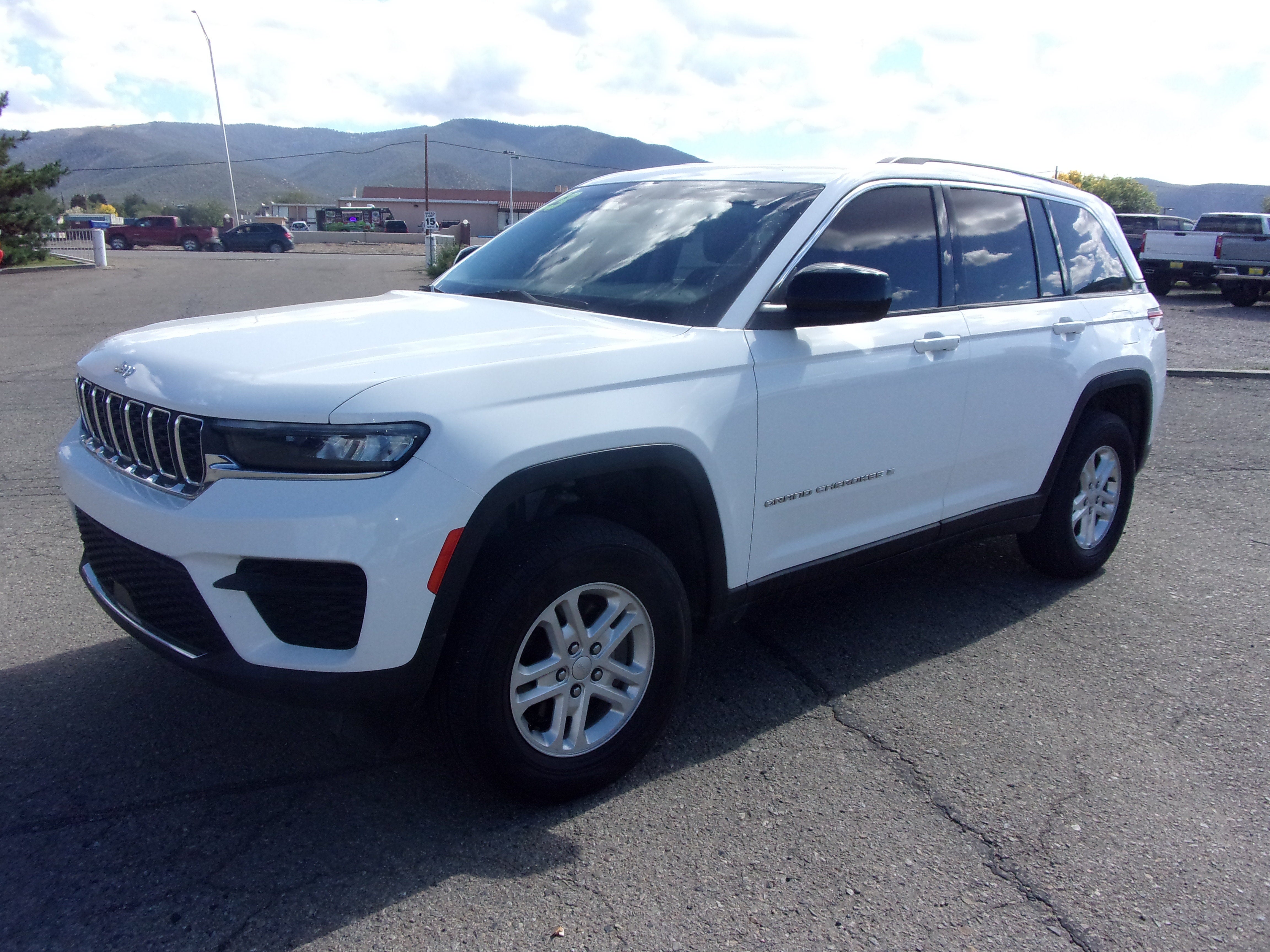 2023 Jeep Grand Cherokee Laredo