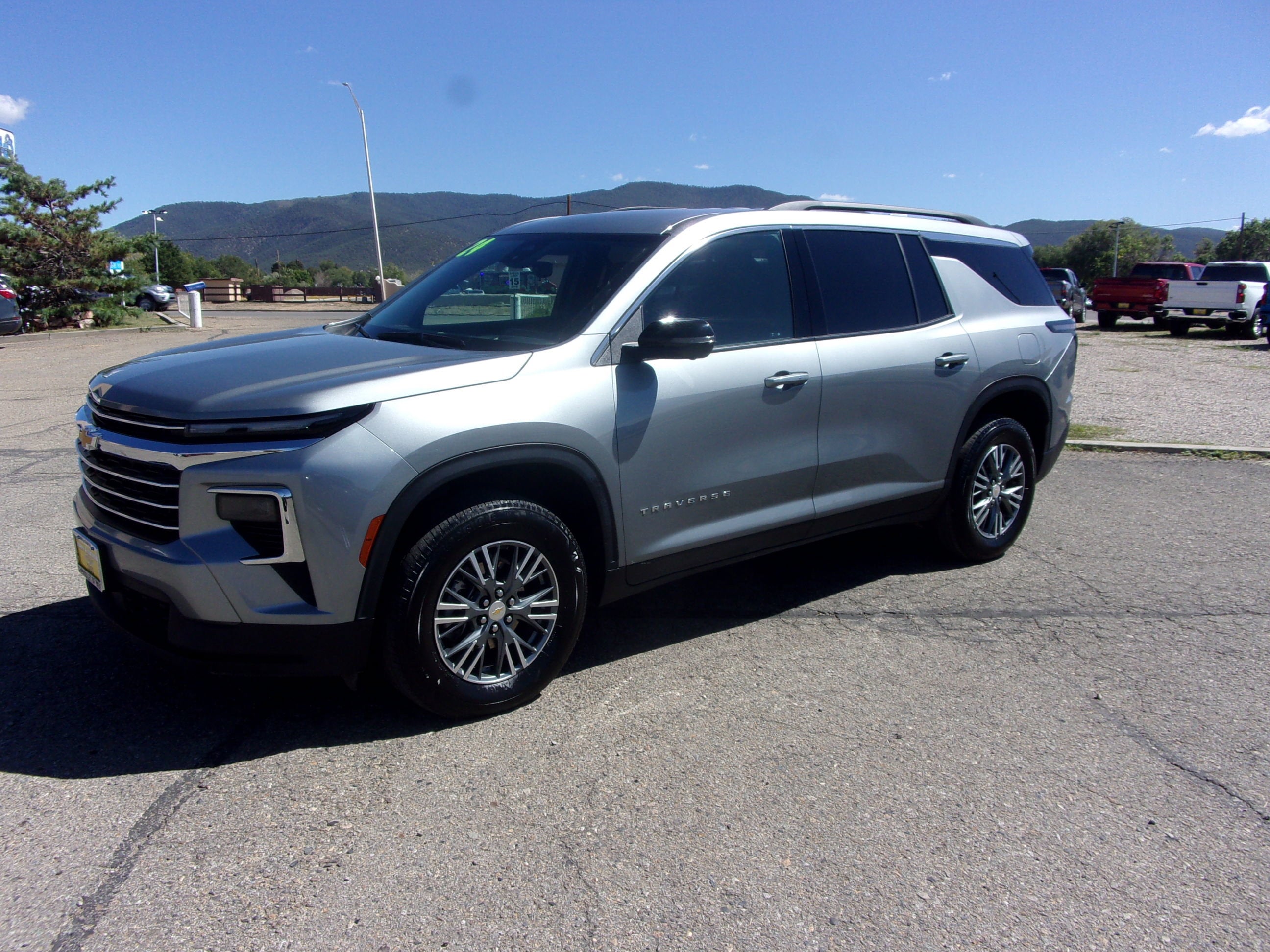 2024 Chevrolet Traverse LT