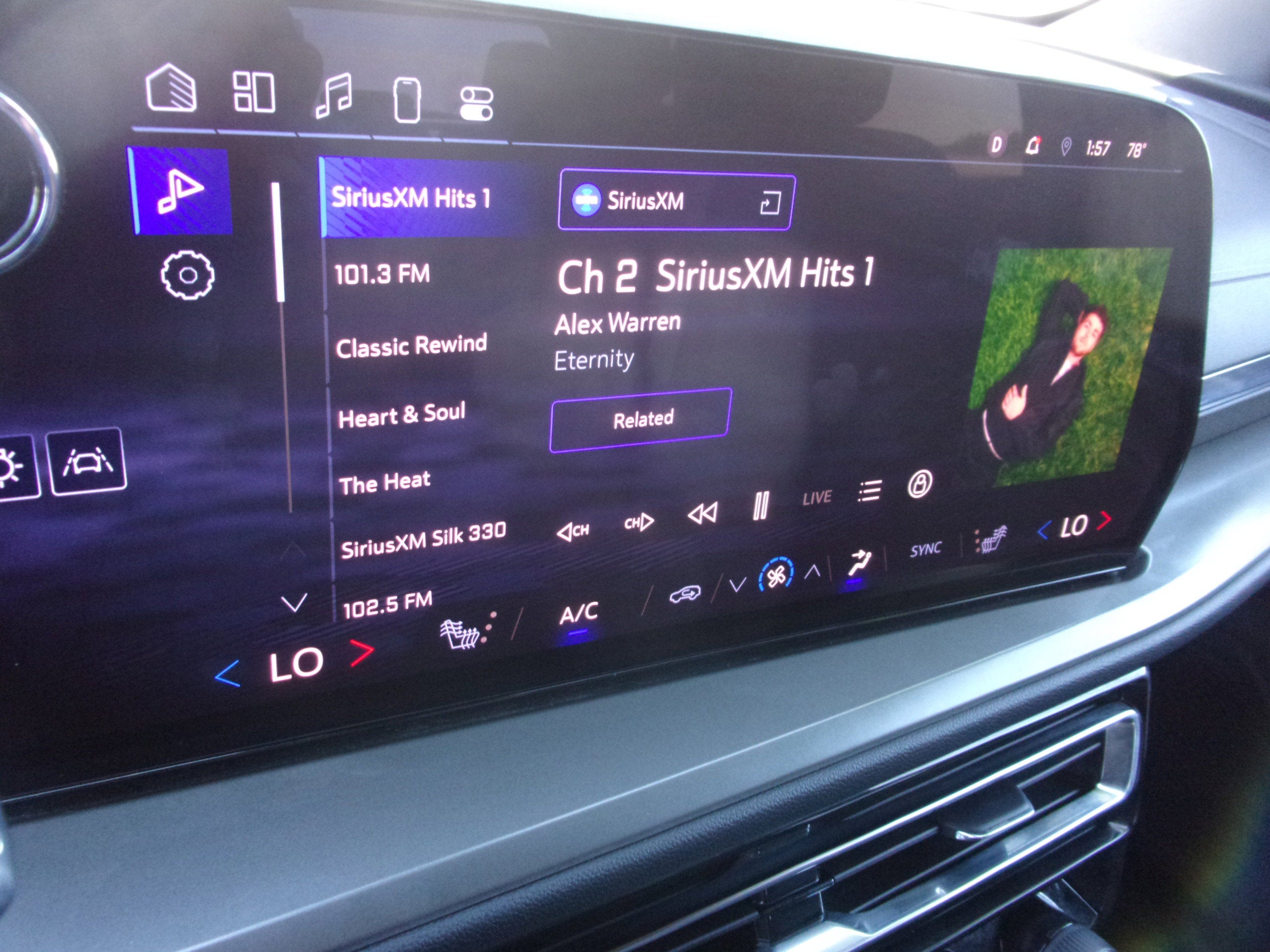 2024 Chevrolet Traverse LT