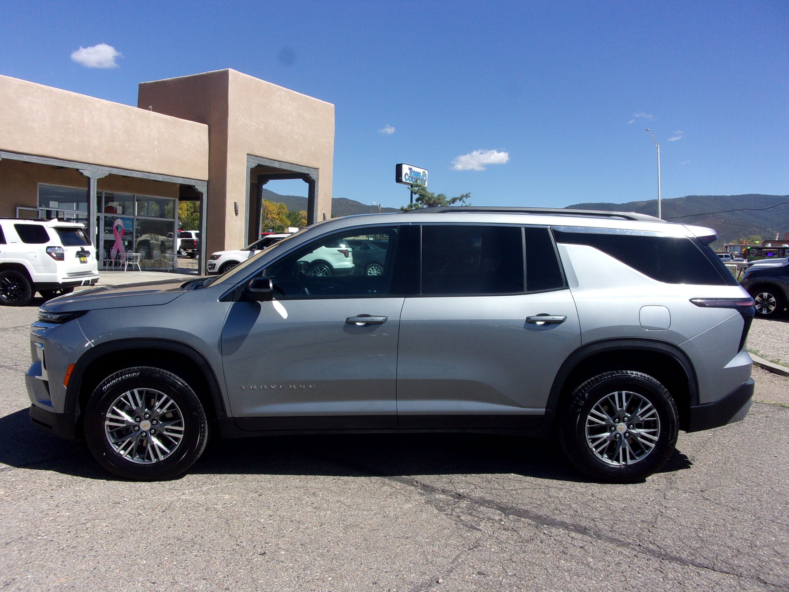 2024 Chevrolet Traverse LT