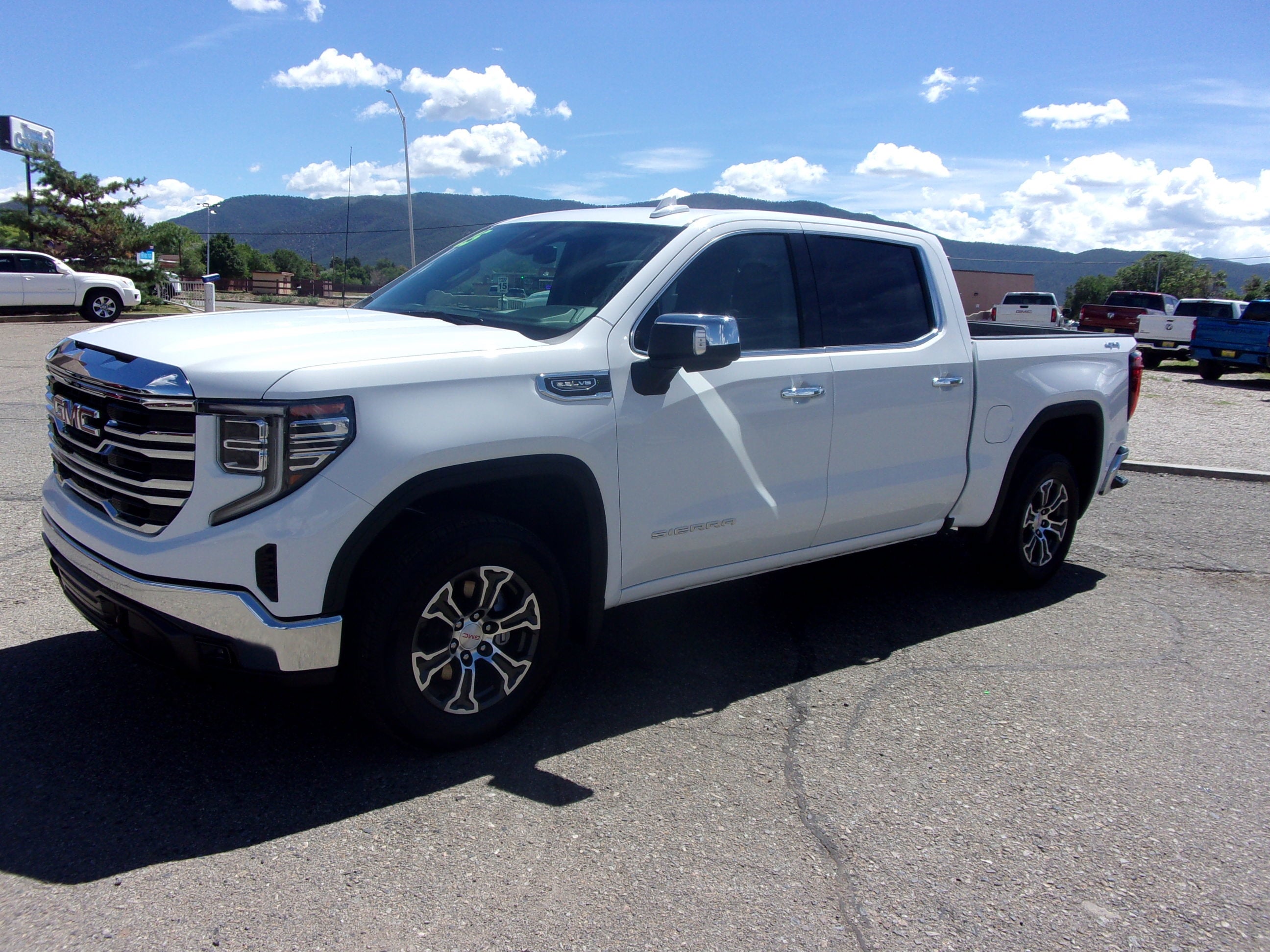 2025 GMC Sierra 1500 SLT