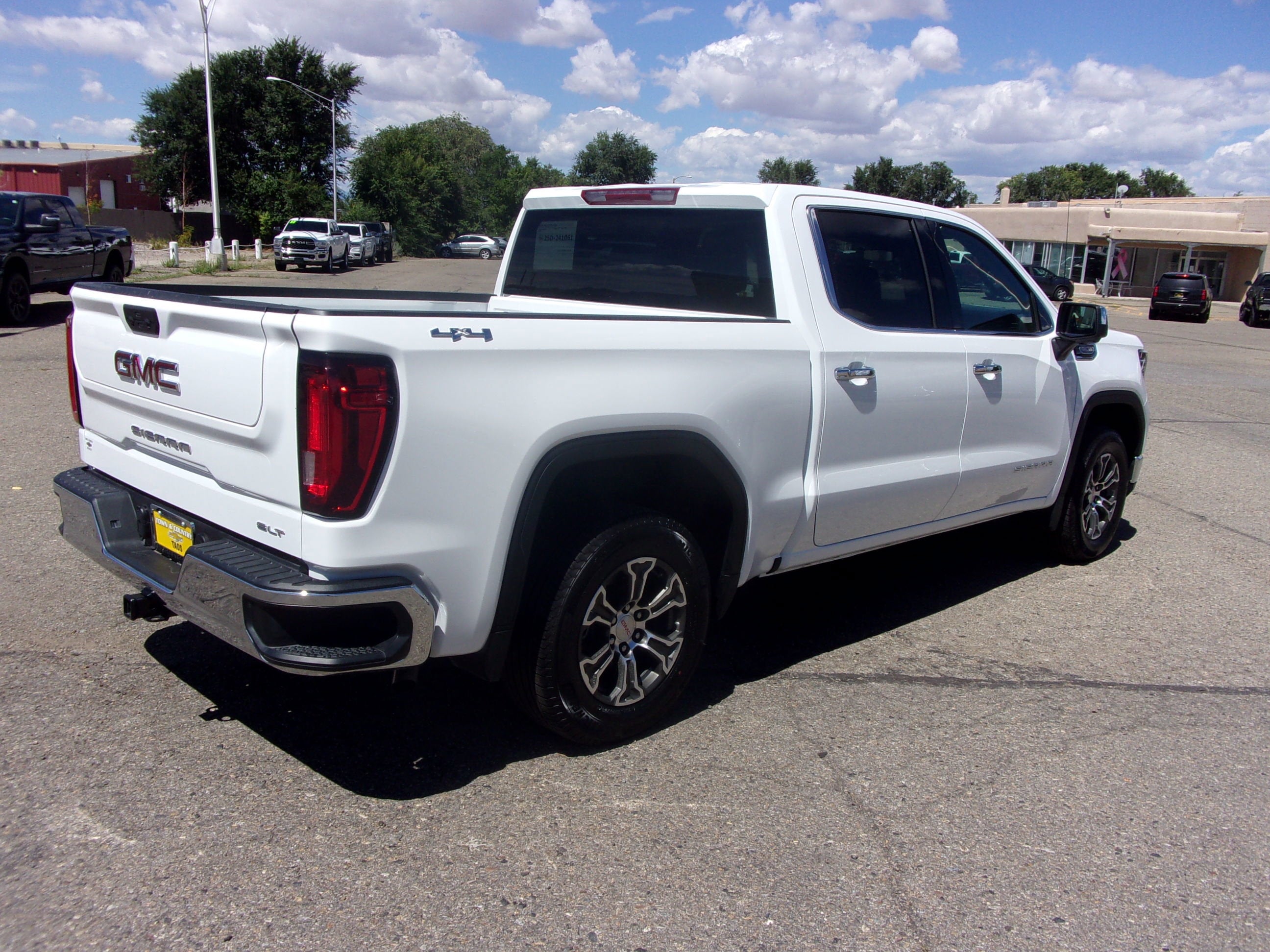 2025 GMC Sierra 1500 SLT