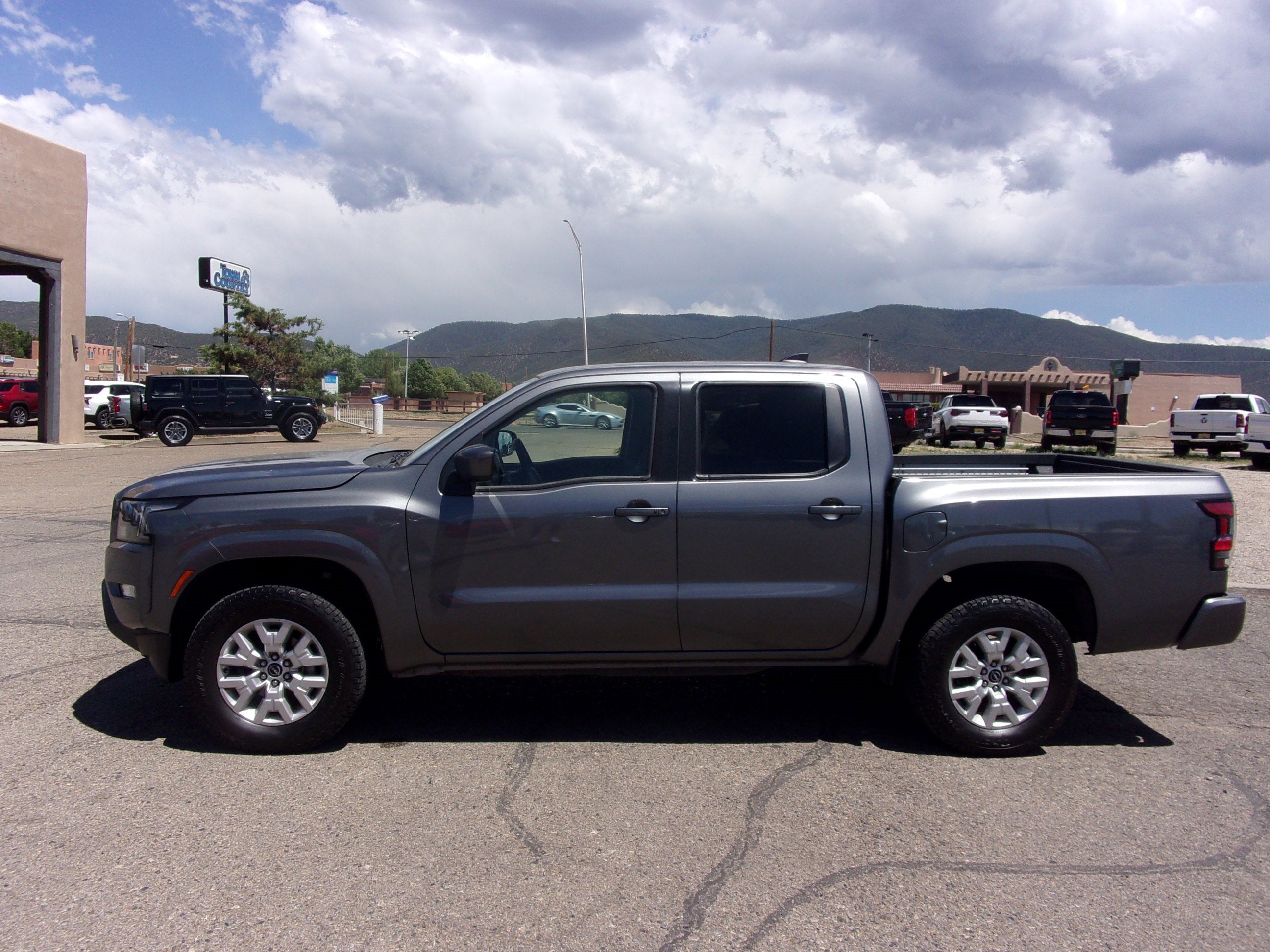 2024 Nissan Frontier SV