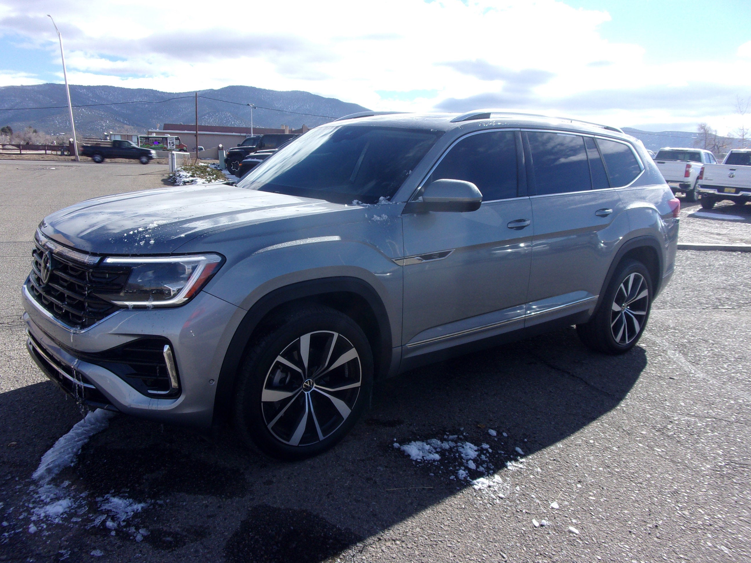 2024 Volkswagen Atlas 2.0T SEL Premium R-Line